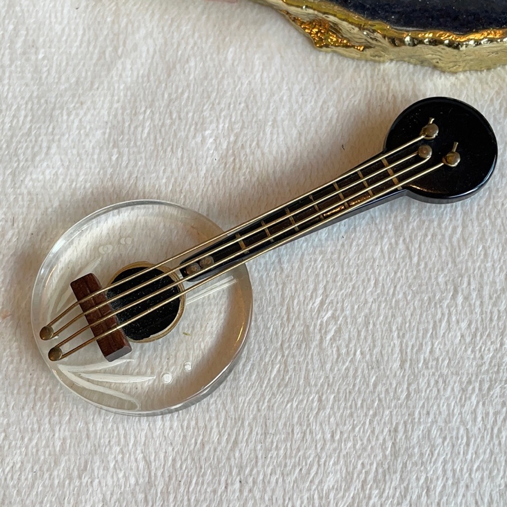 VTG lucite banjo pin 4”